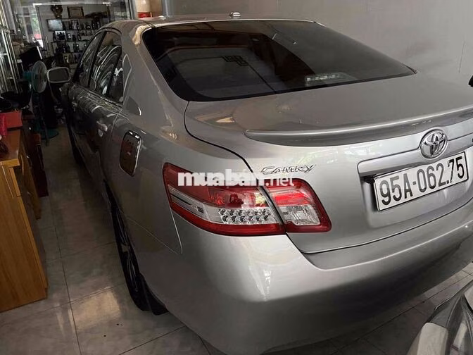 Toyota Camry LE Bạc 5 chỗ