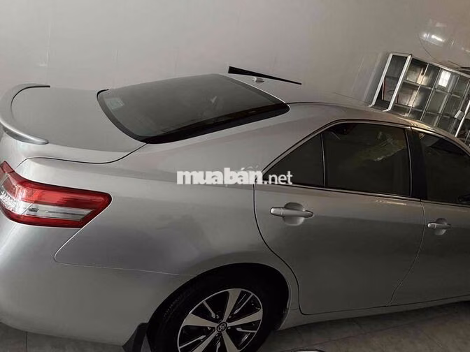 Toyota Camry LE Bạc 5 chỗ
