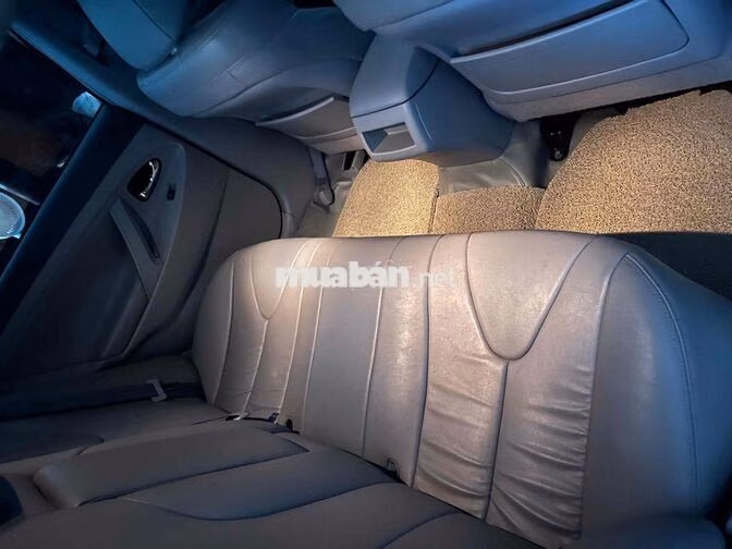 Toyota Camry LE Bạc 5 chỗ