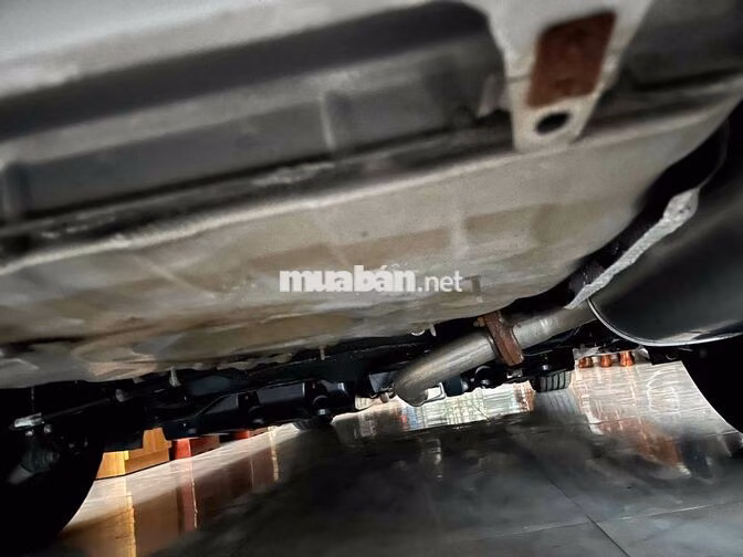 Toyota Camry LE Bạc 5 chỗ