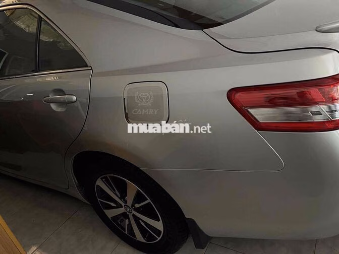 Toyota Camry LE Bạc 5 chỗ