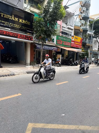 Cho thuê nhà 2 lầu, mặt tiền Vĩnh Hội, phường Vĩnh Hội, Quận 4