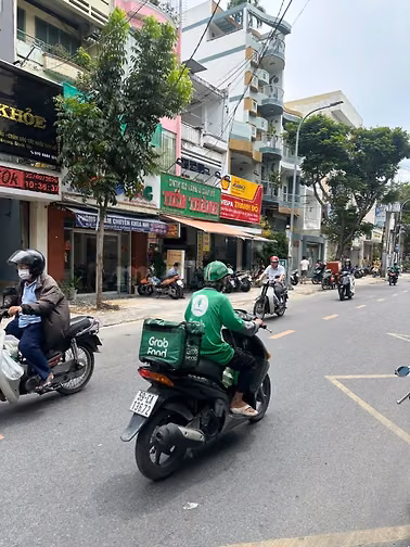 Cho thuê nhà 2 lầu, mặt tiền Vĩnh Hội, phường Vĩnh Hội, Quận 4