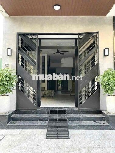 Nhà khu tên lửa sát aeon mall có nội thất 4x17m 3.5 tấm đối diện cv 20