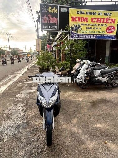 Yamaha Luvias FI Xanh đen