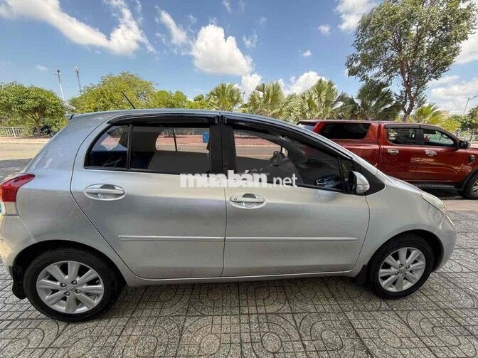 Toyota Yaris Số tự động 5 chỗ Bạc