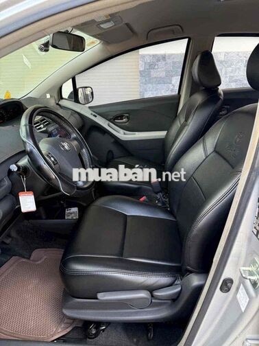 Toyota Yaris Số tự động 5 chỗ Bạc