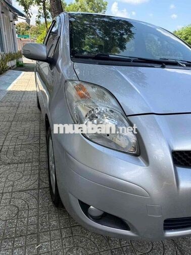 Toyota Yaris Số tự động 5 chỗ Bạc
