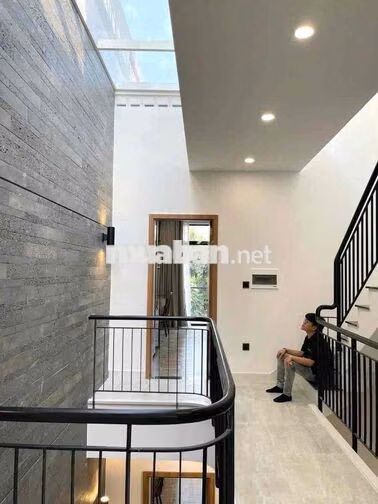 Nhà khu tên lửa sát aeon mall có nội thất 4x17m 3.5 tấm đối diện cv 20