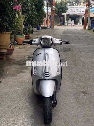 Piaggio Vespa Sprint Bạc