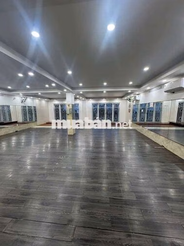 cần cho thuê nhà khu an sương  P THT  DT 9 x20 .1 trệt  1 hầm 3Lầu .