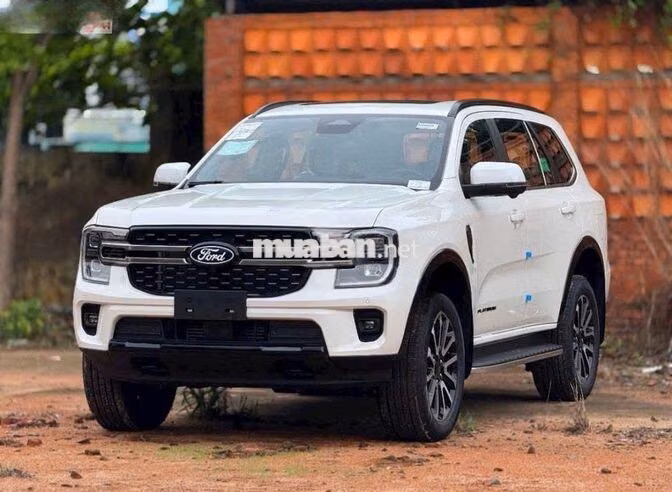 Ford Everest Platinum 2.0L 4x2 AT 2026 Trắng