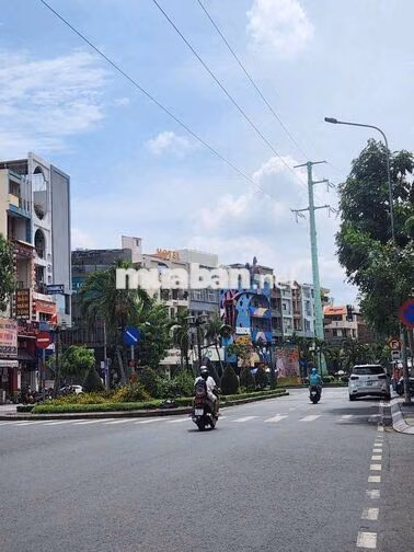 Vị trí vàng-nhà mặt tiền Phan Xích Long cho thuê