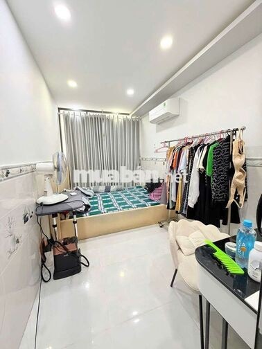 nhà đẹp 3 phòng ngủ có nội thất wa rẻ vô ở liền 