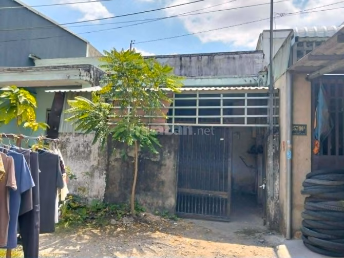 Cần tiền bán gấp, nhà nát, có sổ hồng, nhà chính chủ, nhà trống