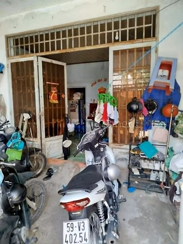 Cần tiền bán gấp, nhà nát, có sổ hồng, nhà chính chủ, nhà trống