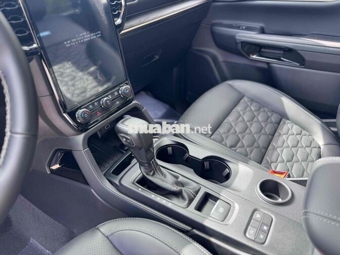 Ford Everest Platinum 4x2 SUV 7 chỗ Xám
