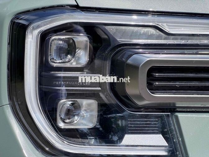 Ford Everest Platinum 4x2 SUV 7 chỗ Xám