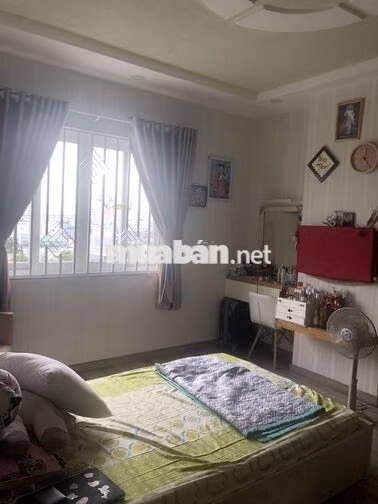 Bán chung cư đường Cách Mạng Tháng 8   50m2, 2PN,  giá 2.4 tỷ