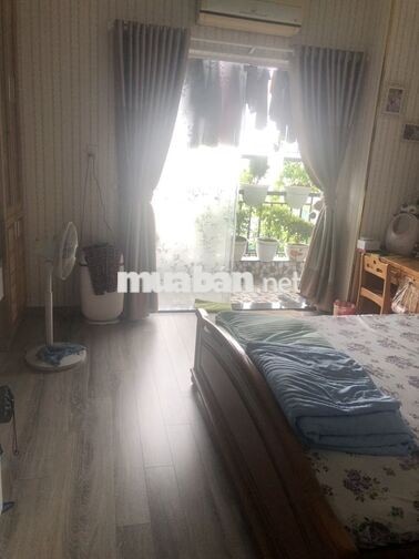 Bán chung cư đường Cách Mạng Tháng 8   50m2, 2PN,  giá 2.4 tỷ