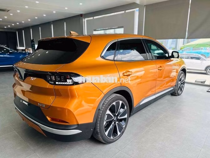Vinfast VF8 2023 bản Plus pin CATL chạy 40.000km