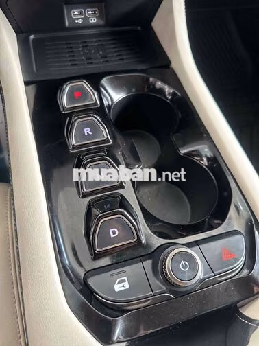 Vinfast VF8 2023 bản Plus pin CATL chạy 40.000km