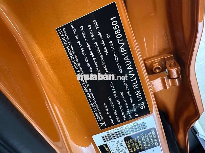 Vinfast VF8 2023 bản Plus pin CATL chạy 40.000km