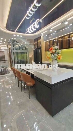 4m*20m - 6 tầng - thang máy - mặt tiền 8m - có lề 4m