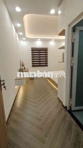 4m*20m - 6 tầng - thang máy - mặt tiền 8m - có lề 4m