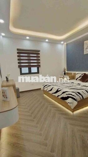 4m*20m - 6 tầng - thang máy - mặt tiền 8m - có lề 4m