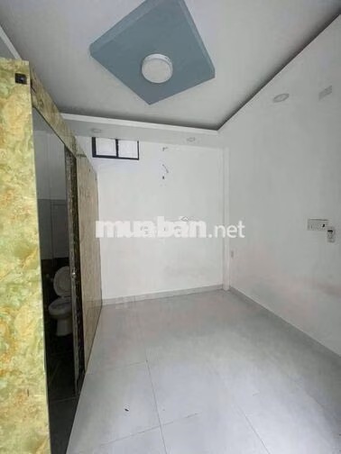 BÁN NHÀ TRẦN PHÚ Q5 ( HẺM XE HƠI ĐẬU TRƯỚC NHÀ)