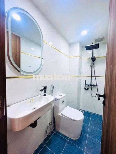 Mặt Tiền Nội Bộ khu ĐỘC LẬP, 3 Tấm, 5 x 18m, 4 Phòng Ngủ, 4 wc, sân Th