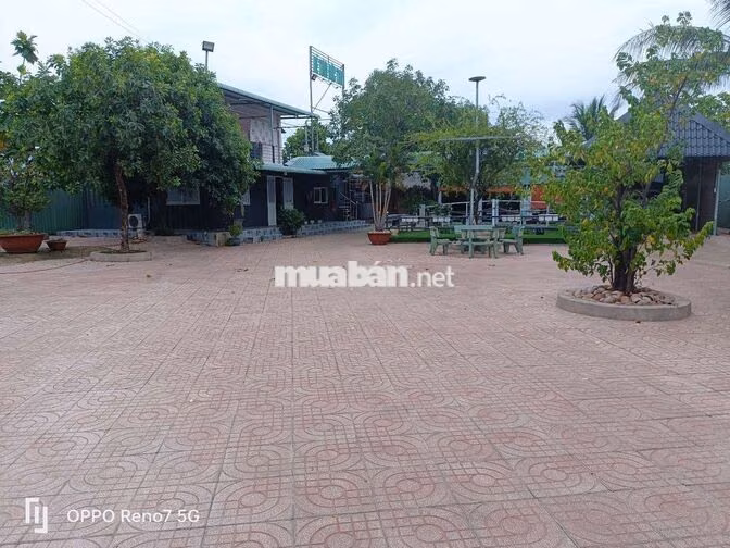 Mặt bằng kinh doanh gần vòng xoay cổng 11 phường Phước Tân 