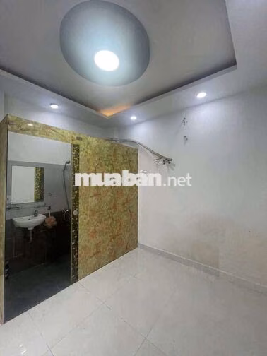 BÁN NHÀ TRẦN PHÚ Q5 ( HẺM XE HƠI ĐẬU TRƯỚC NHÀ)
