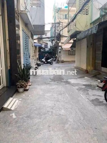 BÁN NHÀ TRẦN PHÚ Q5 ( HẺM XE HƠI ĐẬU TRƯỚC NHÀ)