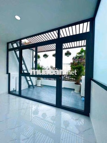 Mặt Tiền Nội Bộ khu ĐỘC LẬP, 3 Tấm, 5 x 18m, 4 Phòng Ngủ, 4 wc, sân Th