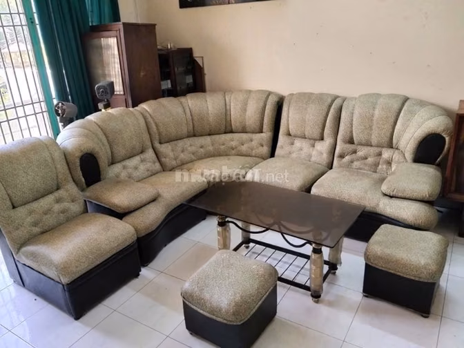 Bán bộ salon cả bàn giá 800.000 đồng.