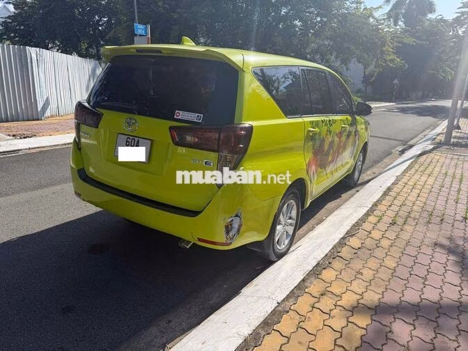 Toyota Innova 2.0E 2017 Vàng chanh 7 chỗ