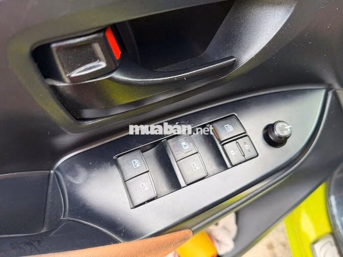 Toyota Innova 2.0E 2017 Vàng chanh 7 chỗ