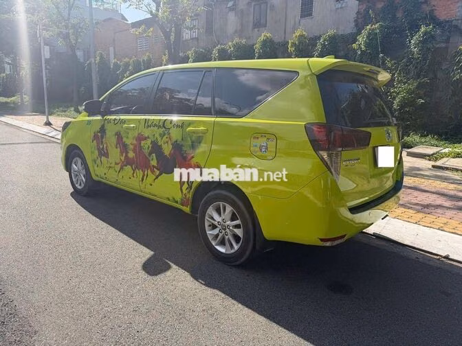 Toyota Innova 2.0E 2017 Vàng chanh 7 chỗ