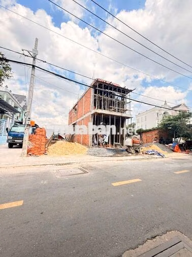 Chủ gởi 
Mt tân Hiệp 18. Gần thị trấn Hóc Môn.
Dt: 5,28x21m . 