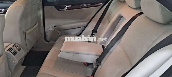 Mercedes C250 CGI Xám 146314 km
