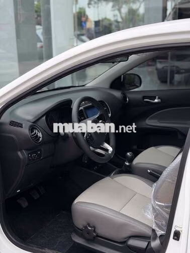 Kia Soluto MT Deluxe 2026 màu trắng, mới 100%