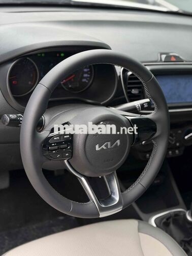Kia Soluto MT Deluxe 2026 màu trắng, mới 100%