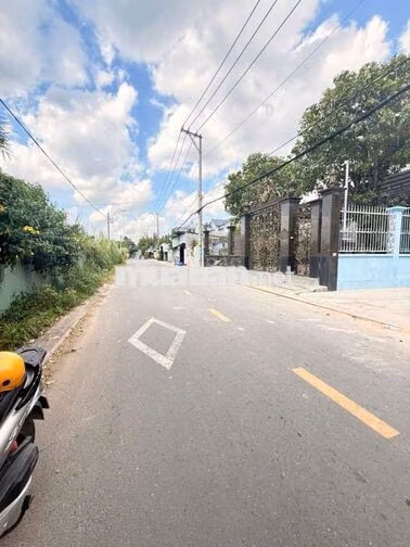Chủ gởi 
Mt tân Hiệp 18. Gần thị trấn Hóc Môn.
Dt: 5,28x21m . 