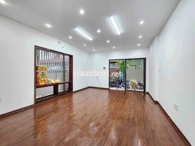 CHO THUÊ NHÀ 3 TẦNG NGANG 10M CẠNH TOÀ NHÀ QUẢ BẮP – VIEW CÔNG VIÊN