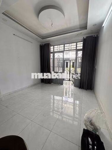 cho thuê nhà nguyên căn nhà đẹp đã lắp màn rèm cửa
