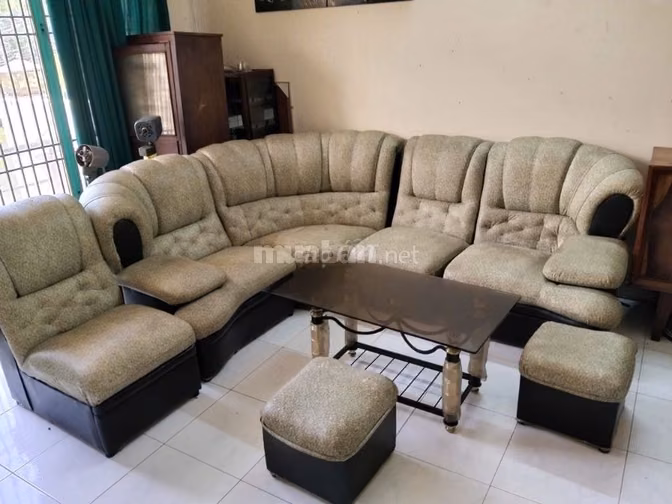 Bán bộ salon cả bàn giá 800.000 đồng.