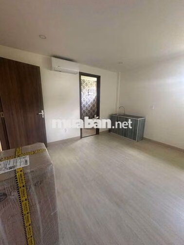 cho thuê căn hộ mới 100% thang máy 25m2 mai xuân thưởng Q.bình thạnh
