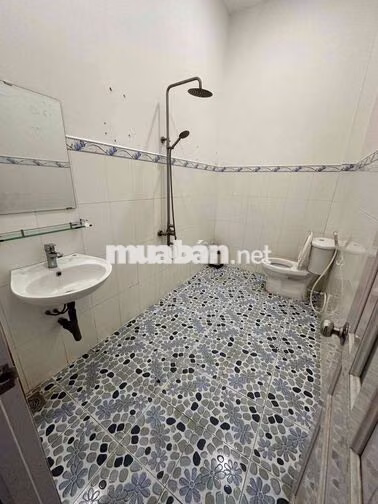cho thuê nhà nguyên căn nhà đẹp đã lắp màn rèm cửa